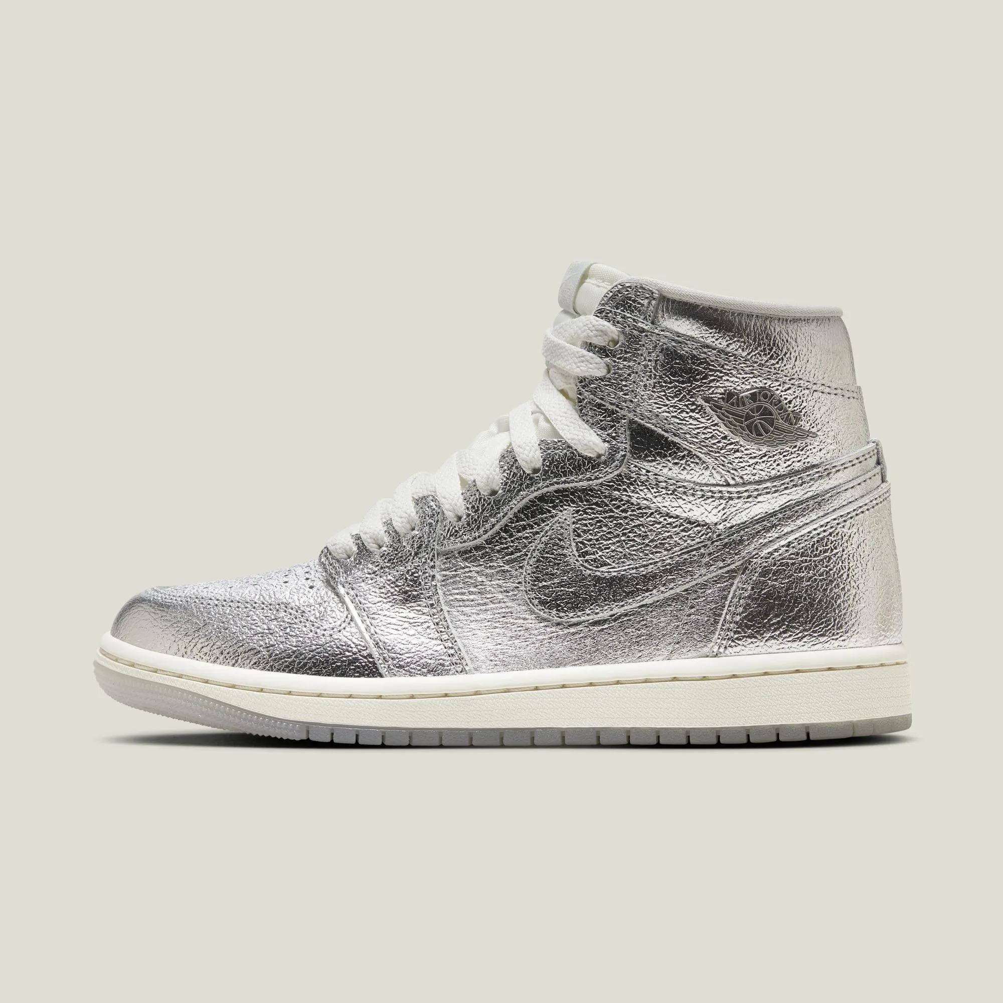 Air Jordan 1 Retro High OG Chrome