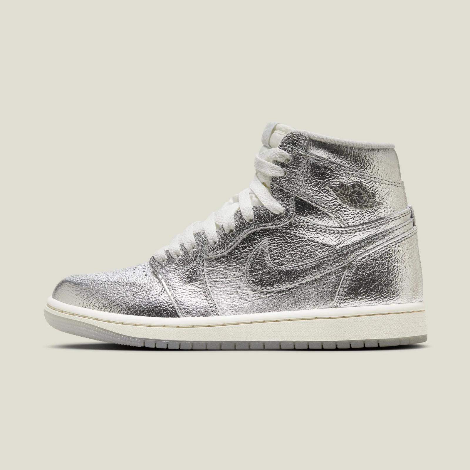 Air Jordan 1 Retro High OG Chrome