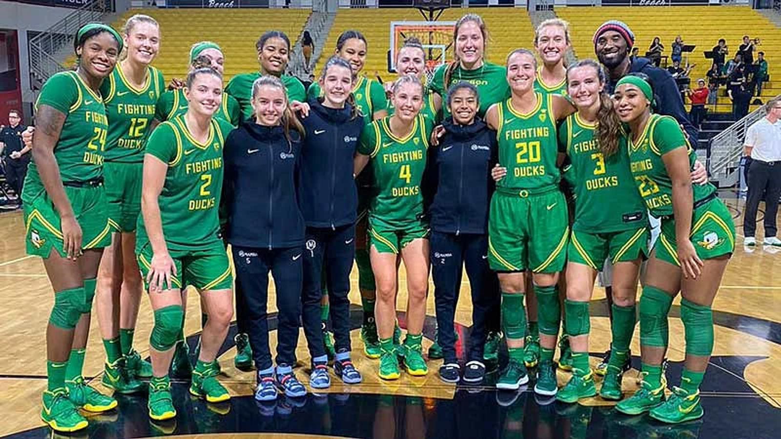 Echipa feminină de baschet din Oregon cu Kobe și Gianna Bryant