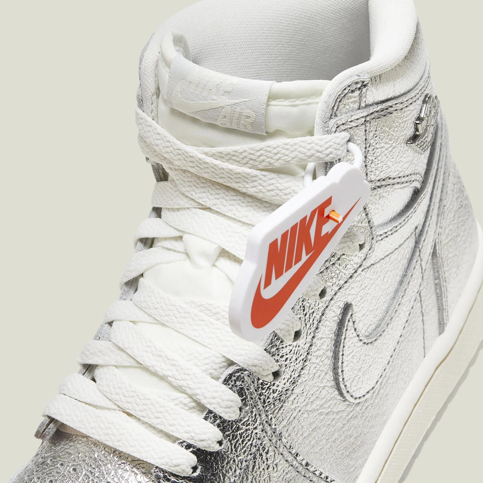 Air Jordan 1 Retro High OG Chrome FN7249-001