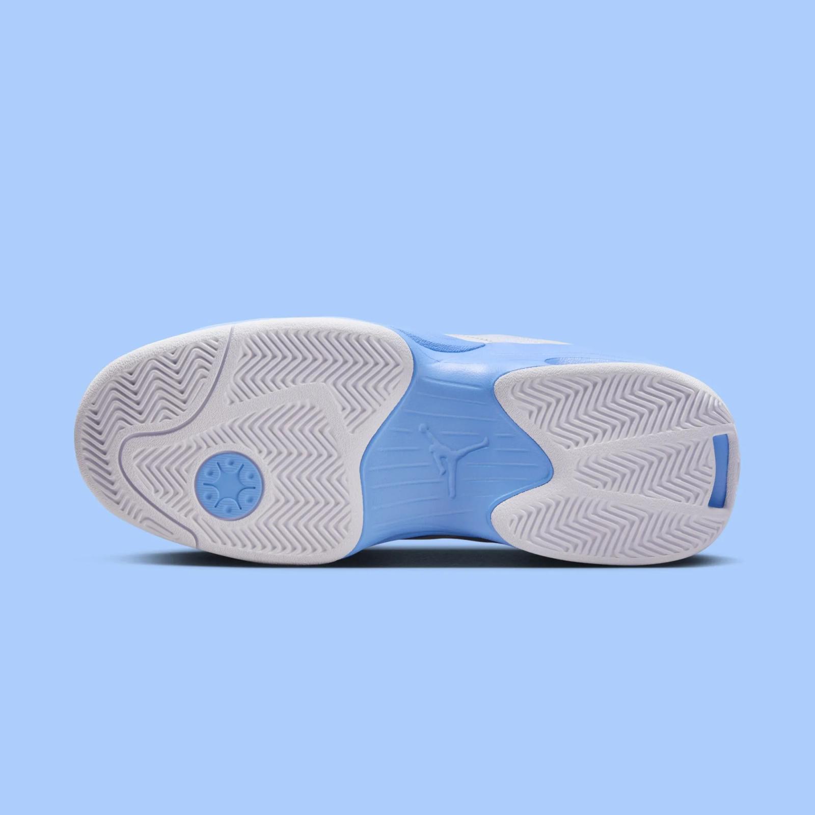 Jordan Max Aura 6 White / University Blue FQ7943-100