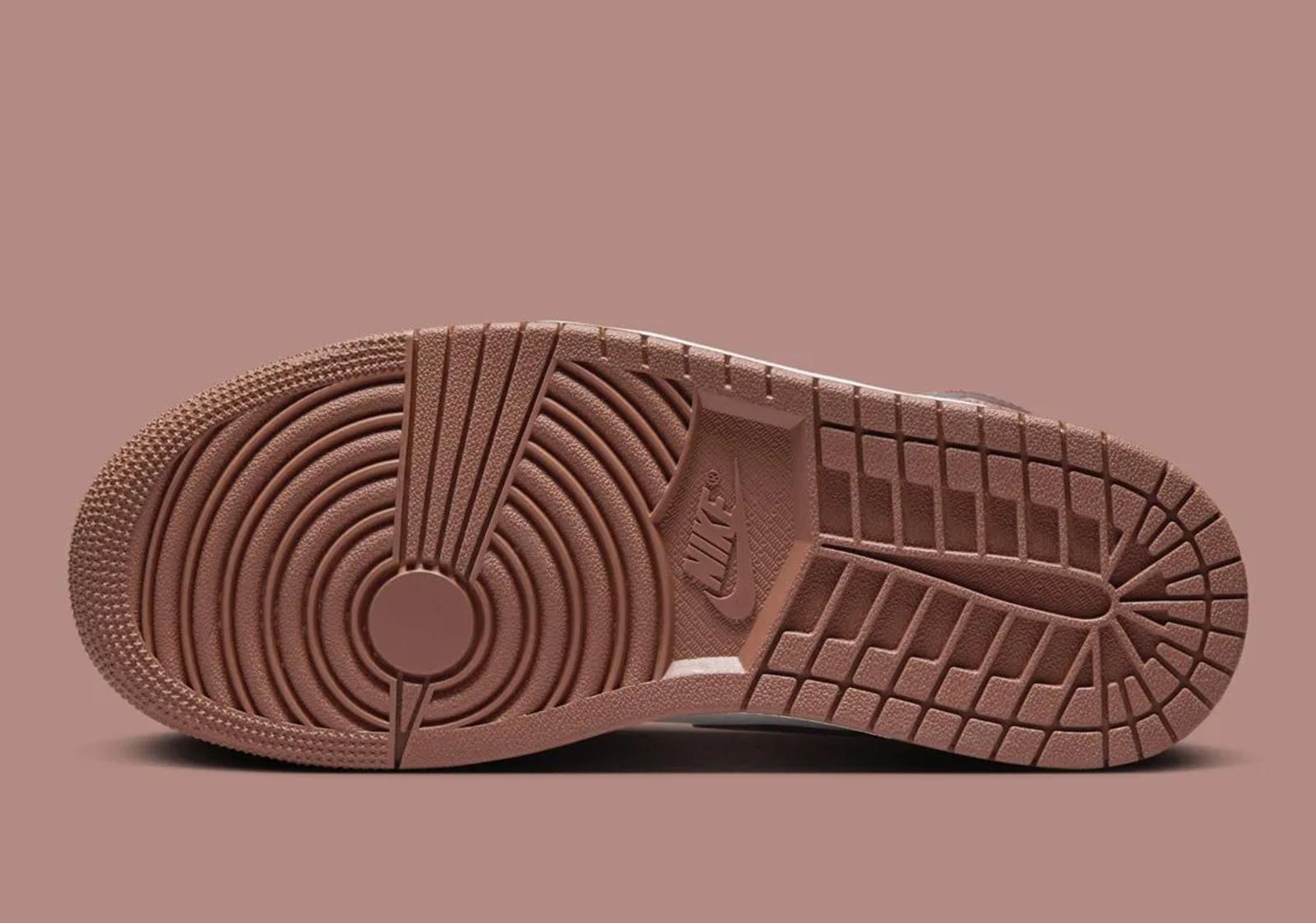 Air Jordan 1 Mid WMNS Dusty Peach