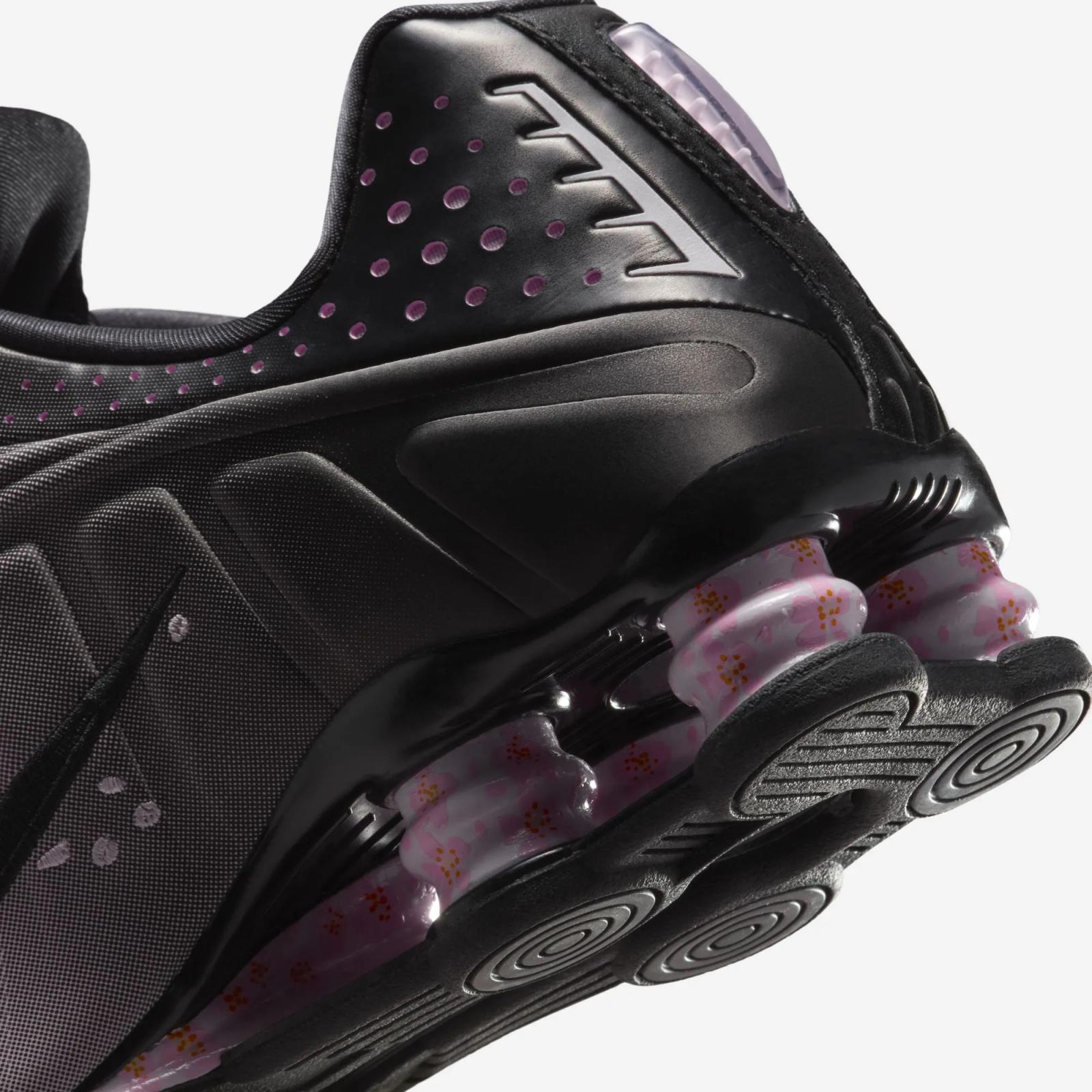 Nike Shox R4 Sakura / Regal Pink IB8872-600 Release Date 2025