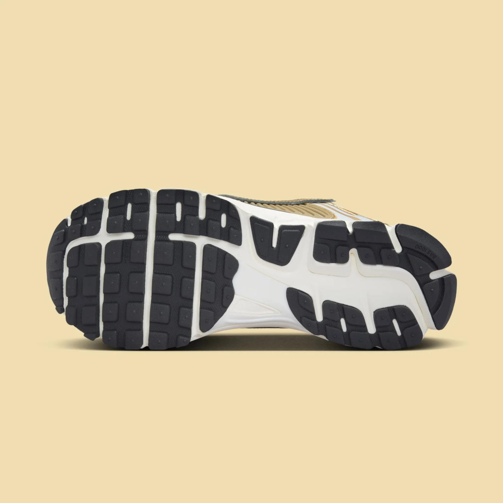 Nike Zoom Vomero 5 Metallic Gold HF7723-001