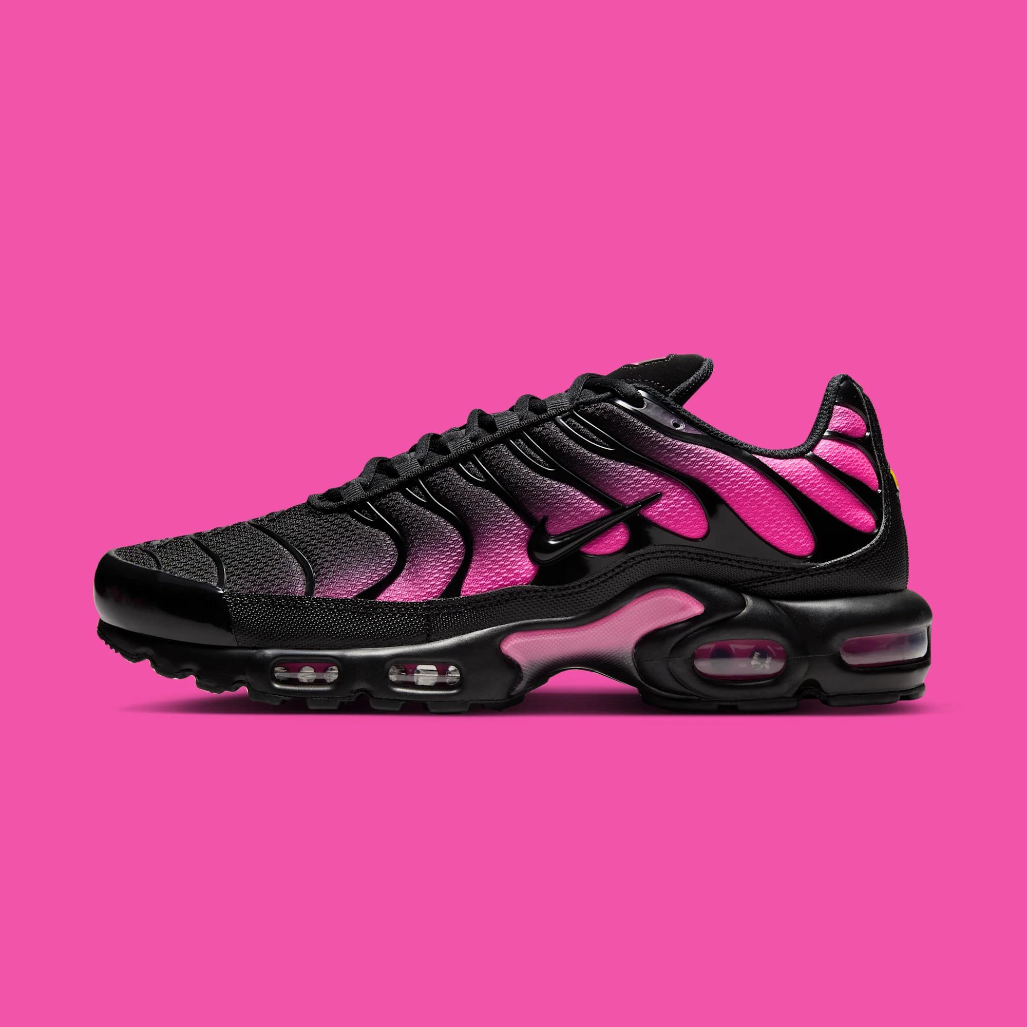 Nike Air Max Plus OG "Black & Hyper Pink" returns in 2026