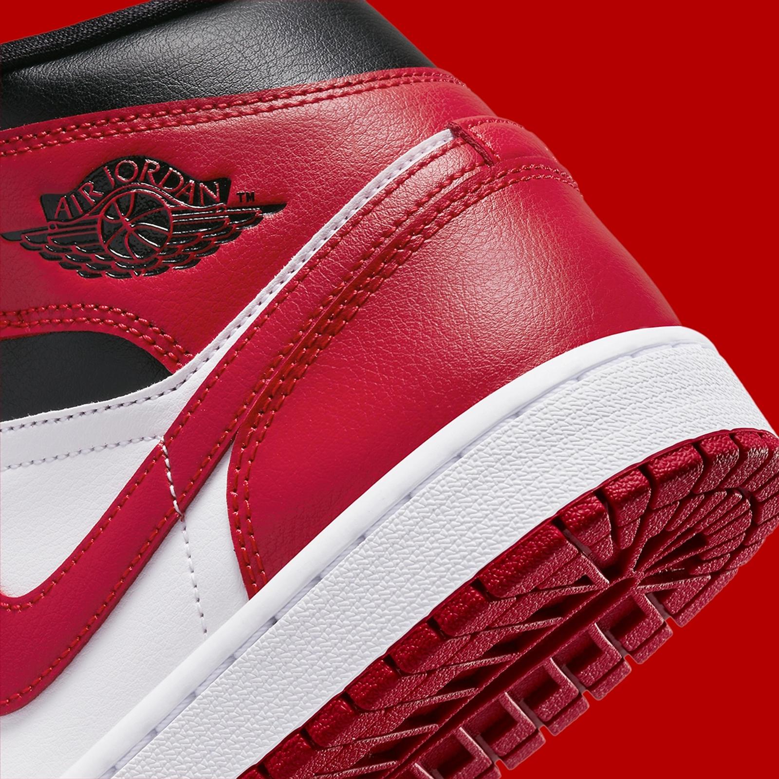 Air Jordan 1 Mid WMNS Bred Toe