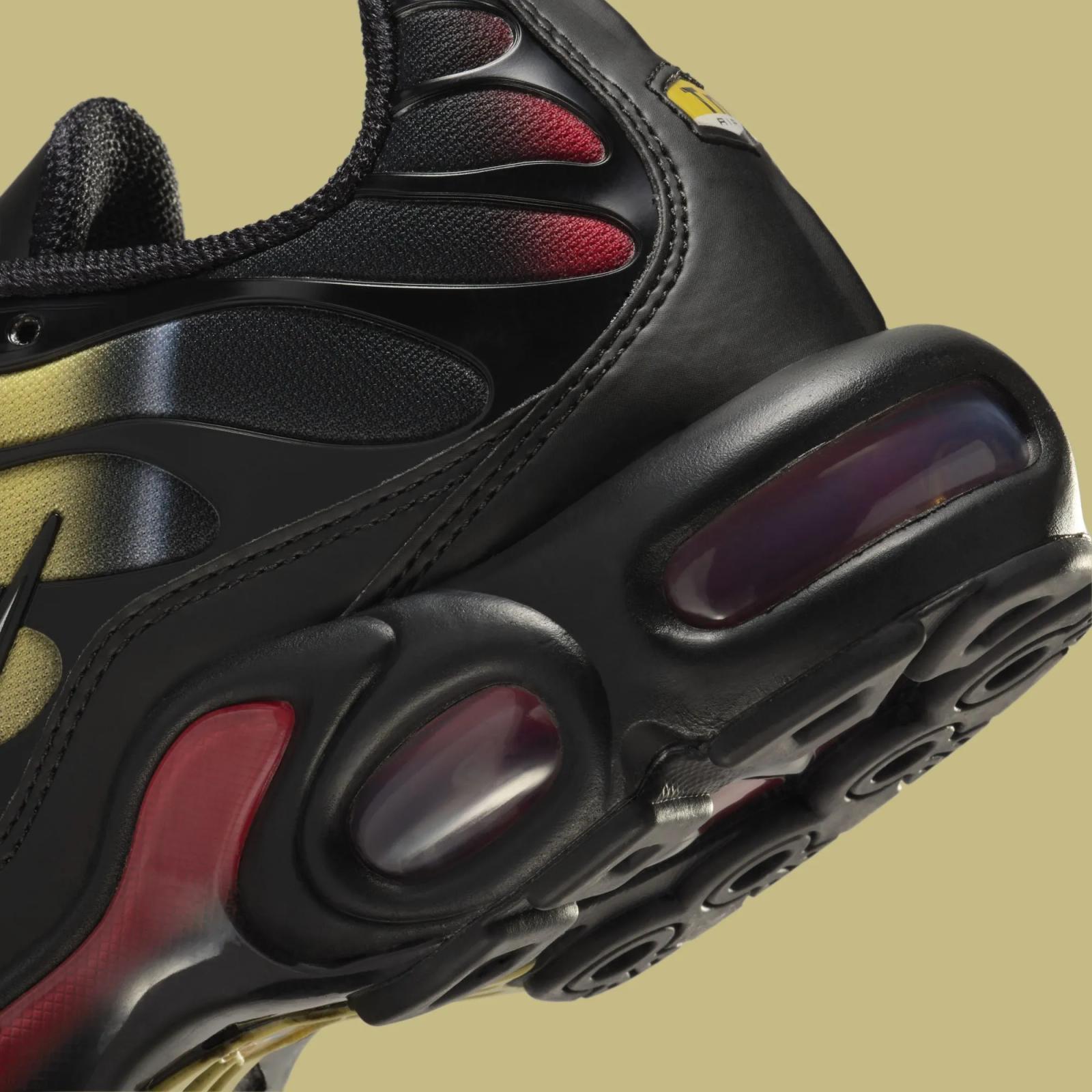 Nike Air Max Plus Saturn Gold / Salsa Red HF9989-001