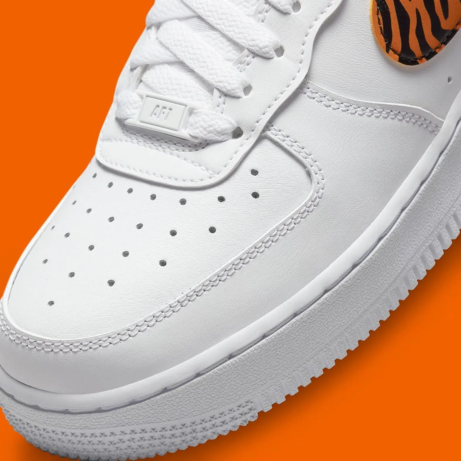 Nike Air Force 1 Low WMNS Tiger Stripes