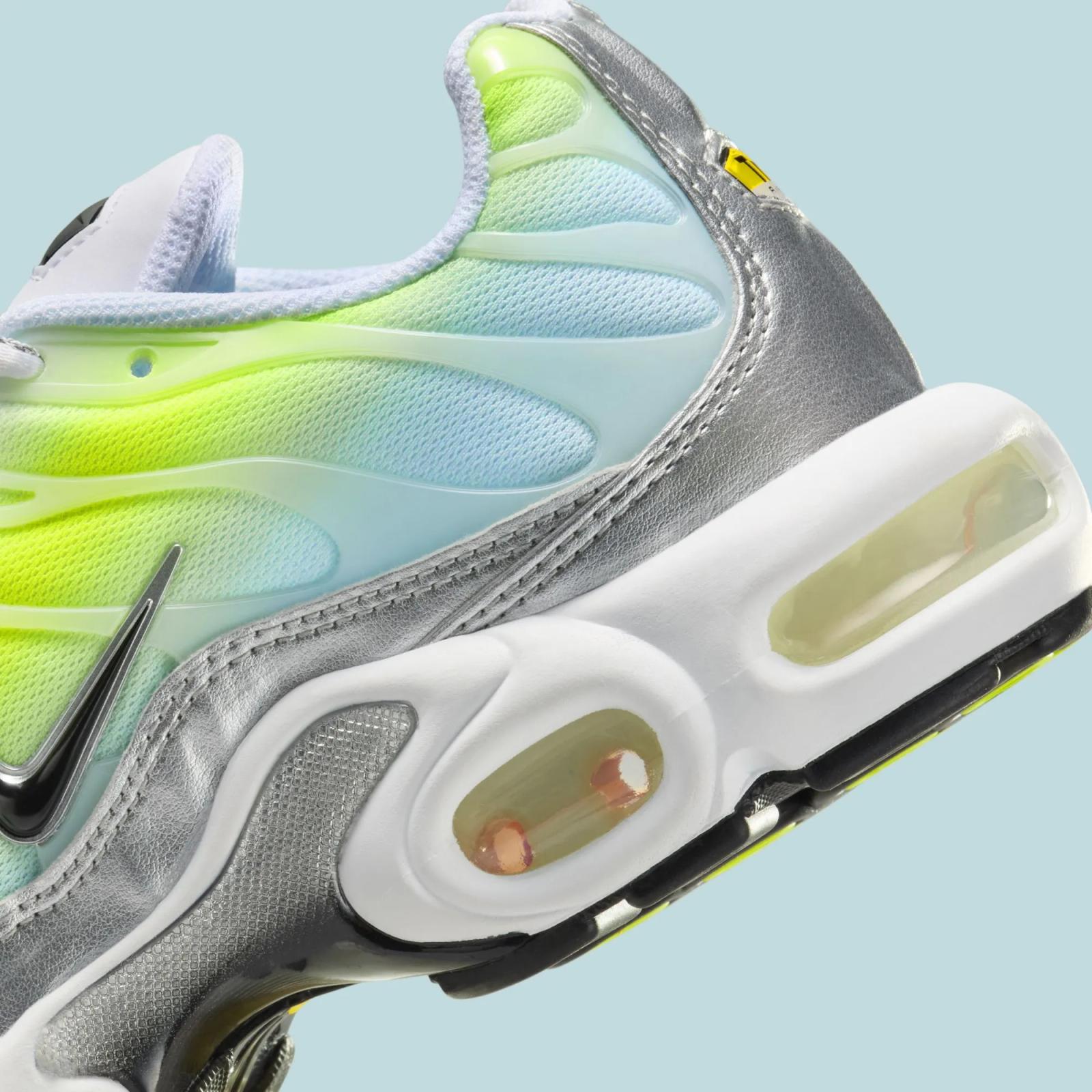 Nike Air Max Plus Cyber / Glacier Blue HJ9574-100