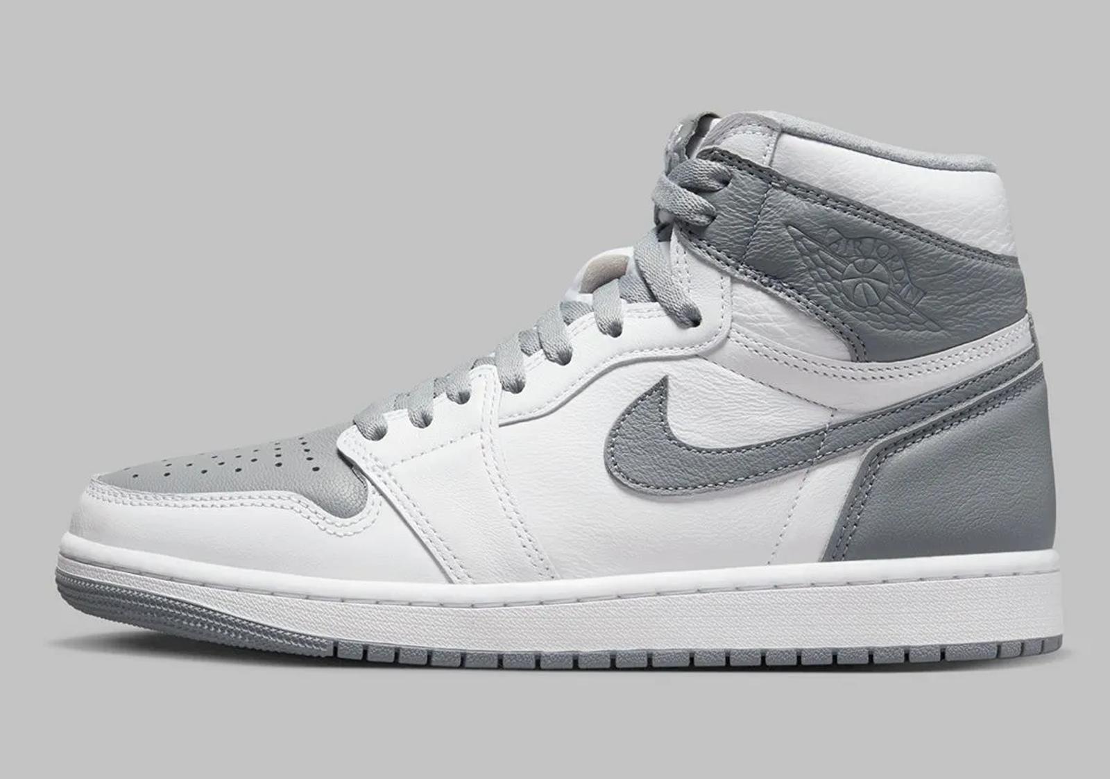 Air Jordan 1 Retro High OG Stealth