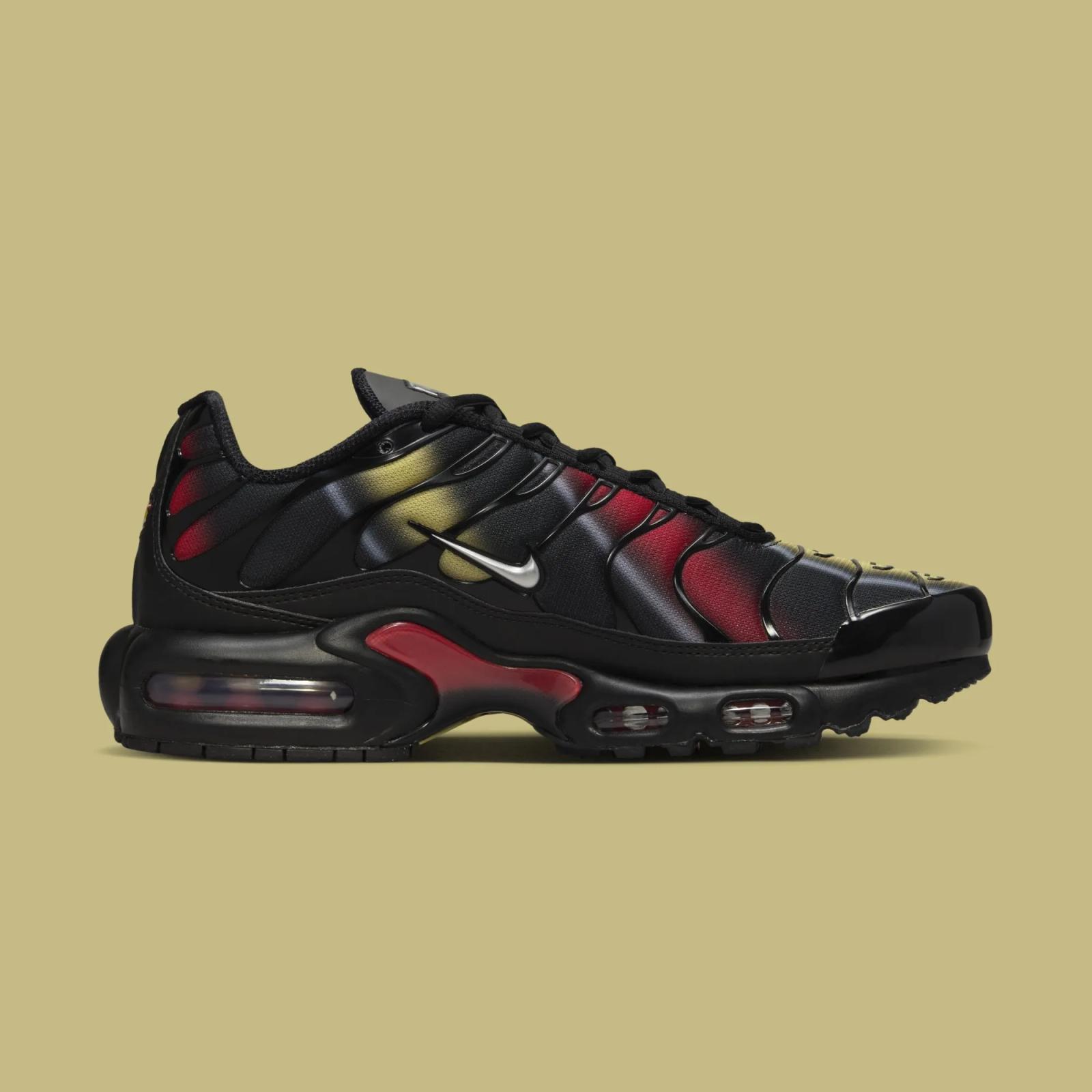 Nike Air Max Plus Saturn Gold / Salsa Red HF9989-001