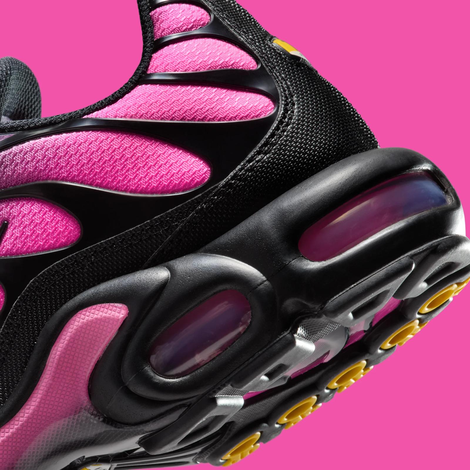 Nike Air Max Plus OG "Black & Hyper Pink" returns in 2026