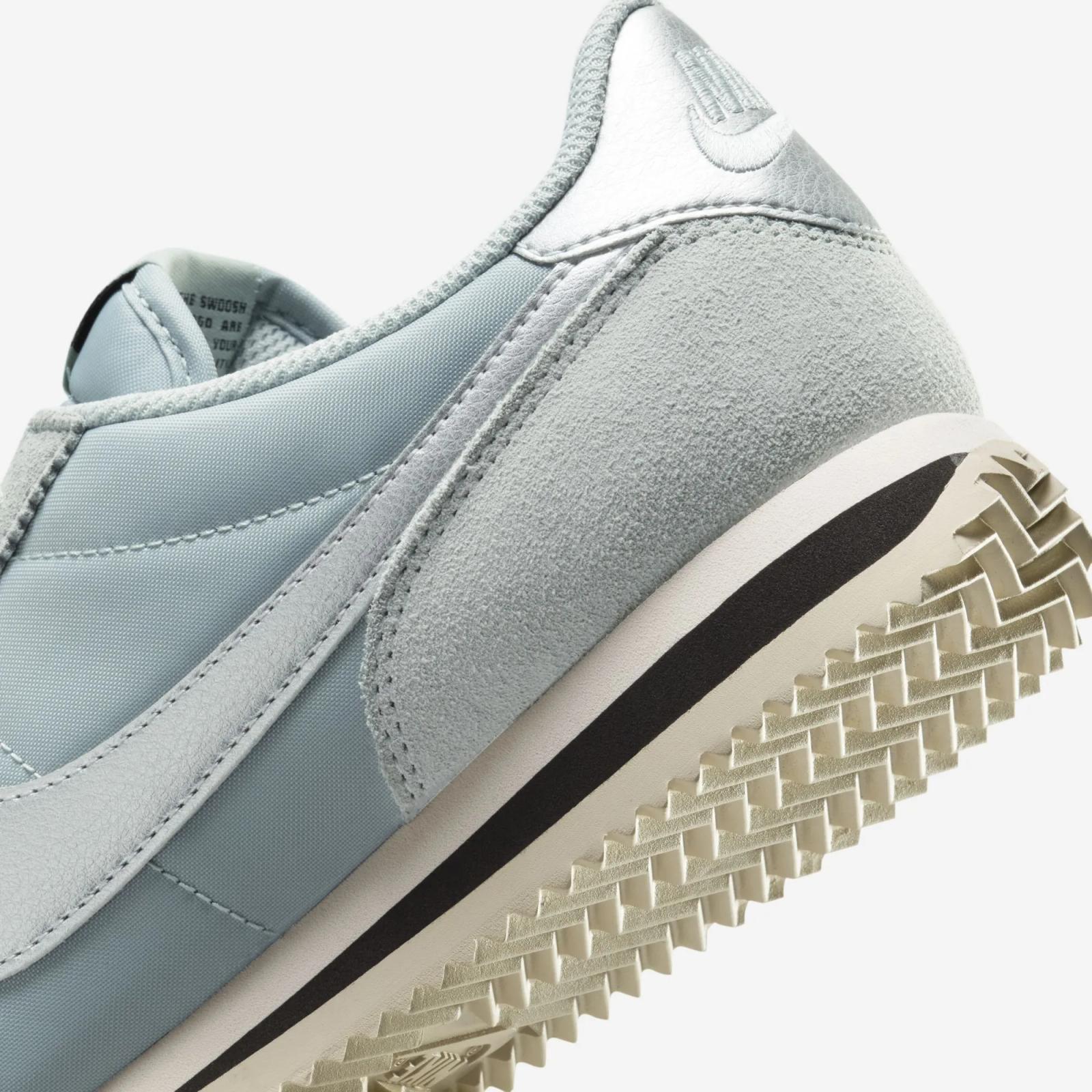 Nike Cortez Textile Light Pumice / Metallic Silver DZ2795-002