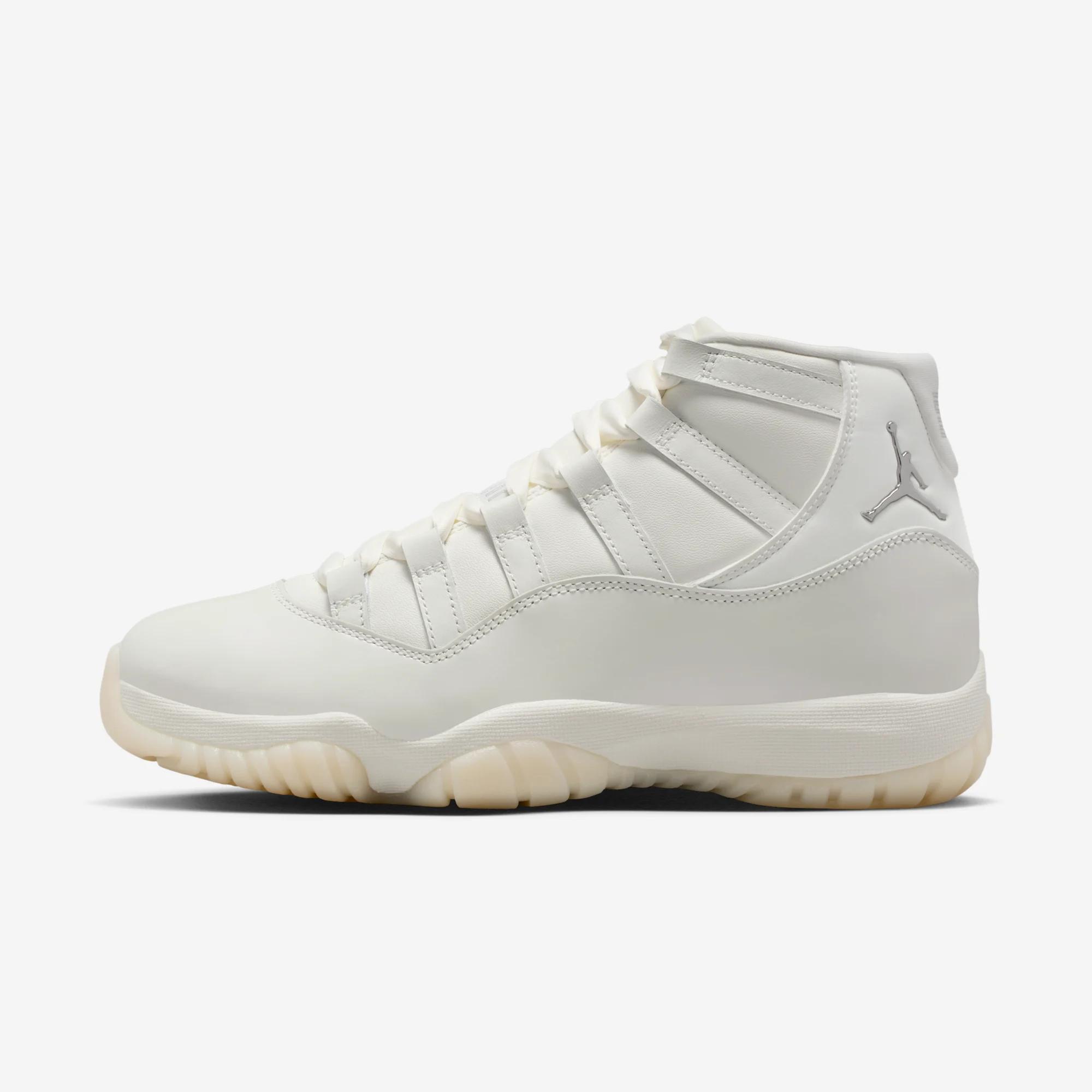 Air Jordan 11 Retro “Sail / Soft Grey” 2025