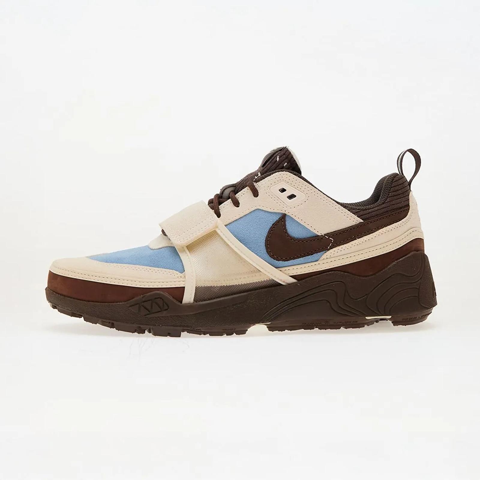 Travis Scott x Nike Zoom Field Jaxx “Leche Blue”