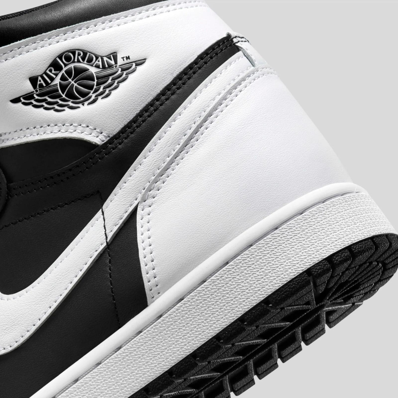 Air Jordan 1 Retro High OG Black White
