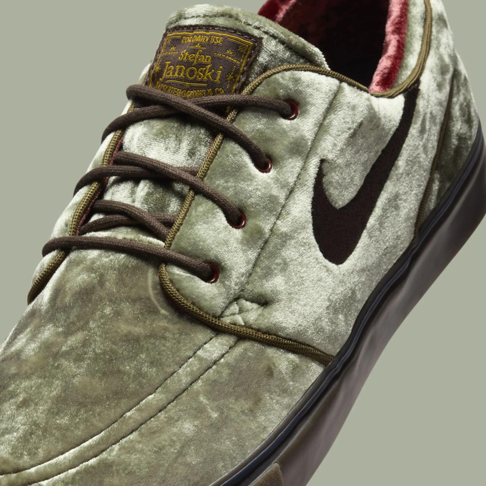 Nike SB Zoom Janoski OG+ SE City of Cinema FZ1302-200