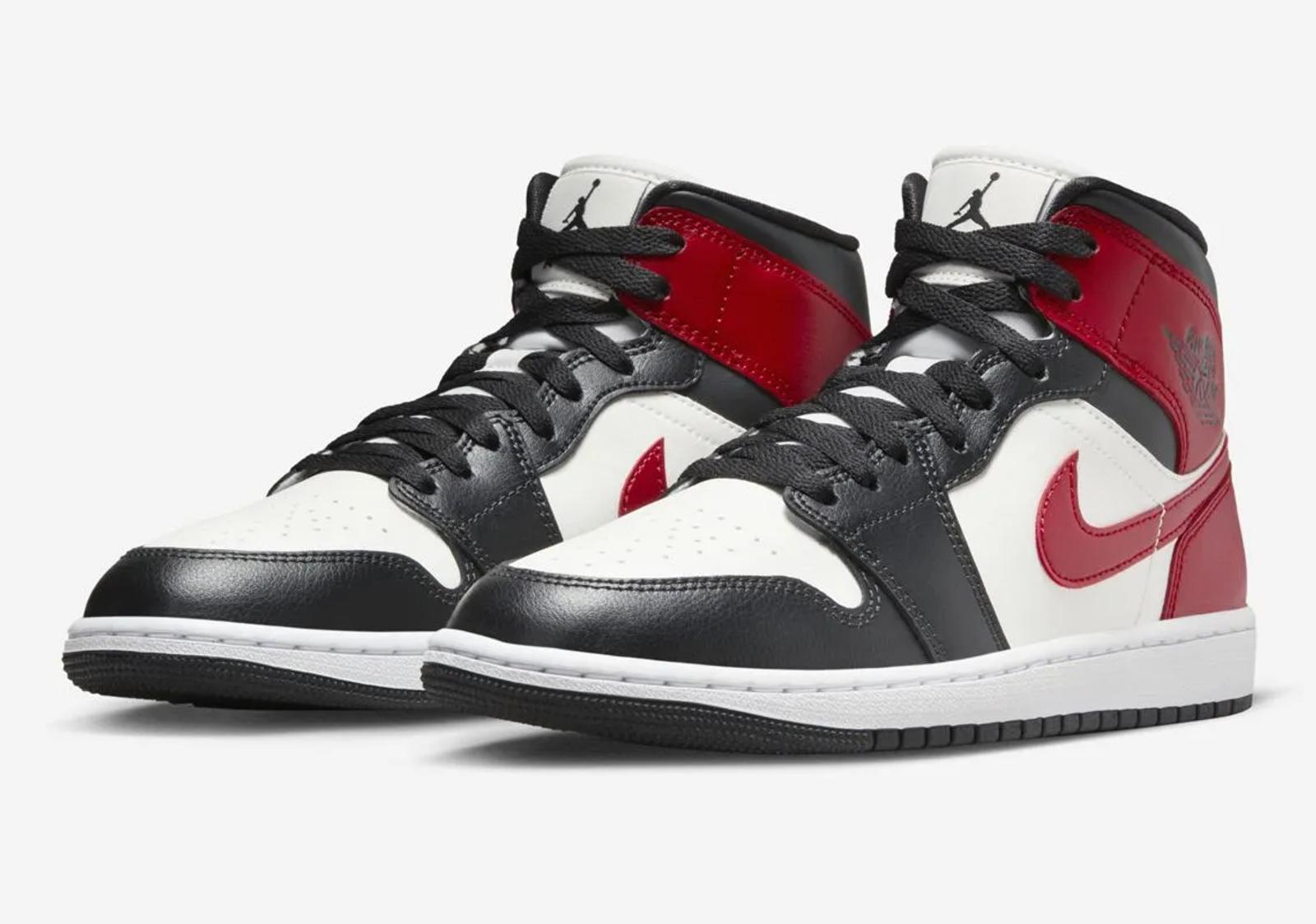 Air Jordan 1 Mid WMNS Black Toe