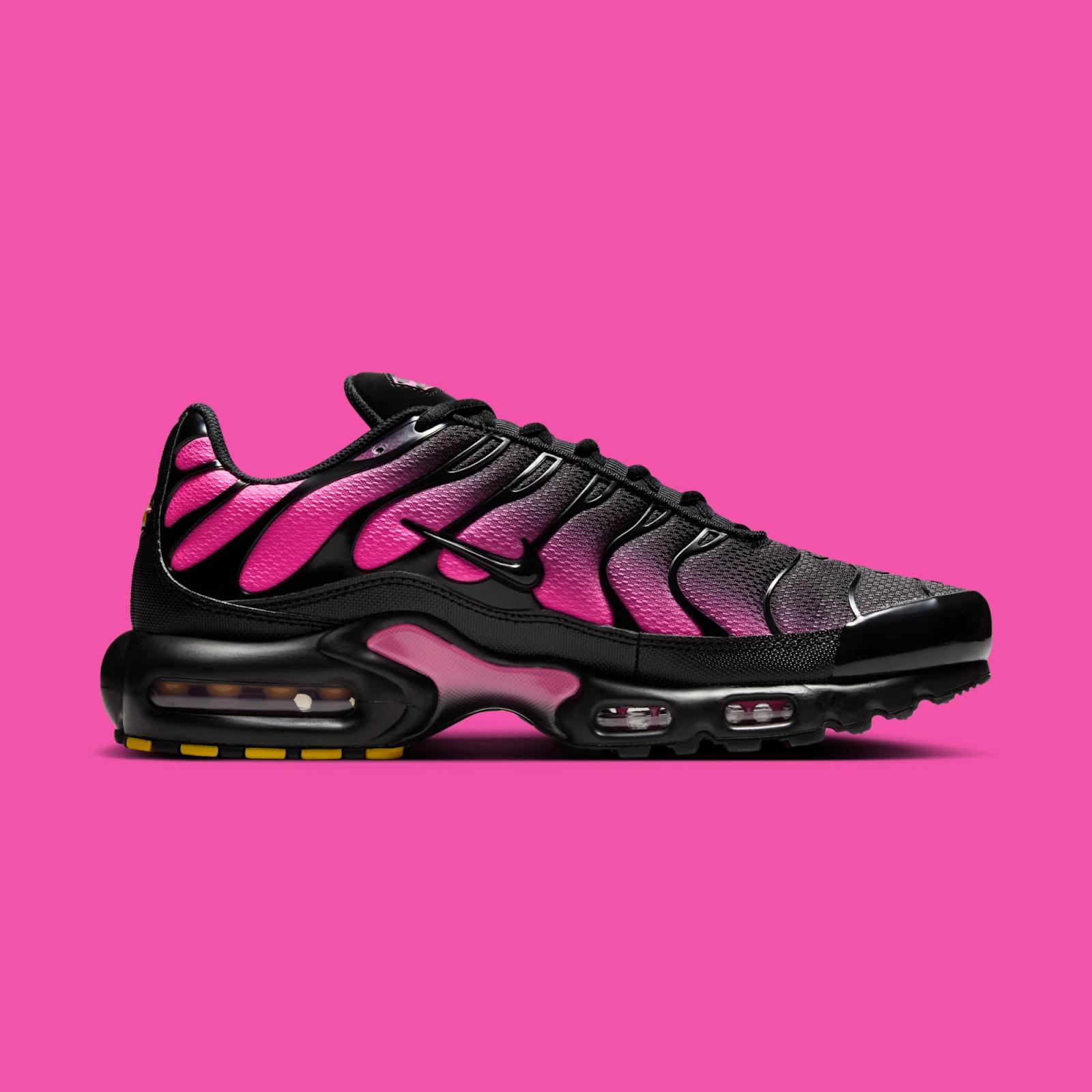 Nike Air Max Plus OG "Black & Hyper Pink" returns in 2026