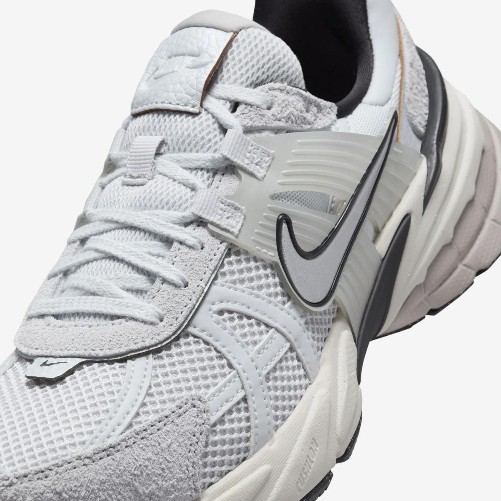 Nike V2K Run Pure Platinum / Chrome FN6703-002