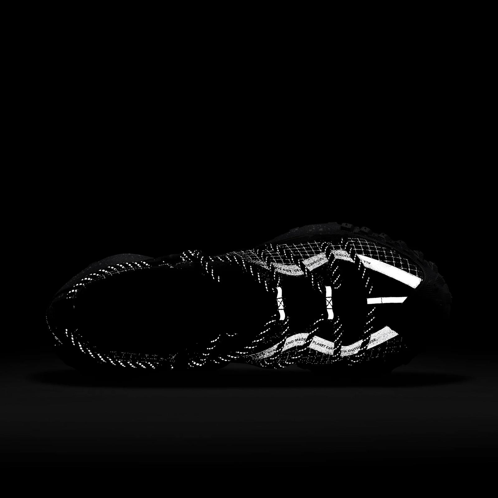 Nike ACG Mountain Fly Low Gore-Tex SE "Dark Smoke Grey" returns in 2027