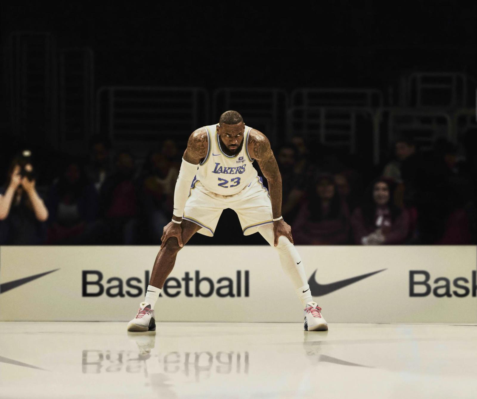 Nike Basketball lansează Nike LeBron 22