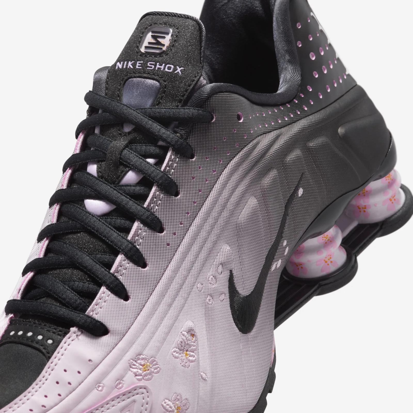 Nike Shox R4 Sakura / Regal Pink IB8872-600 Release Date 2025