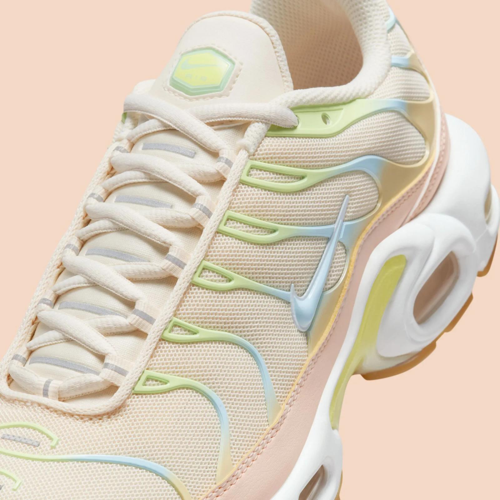 Nike Air Max Plus Crimson Tint / Glacier Blue DZ3671-800