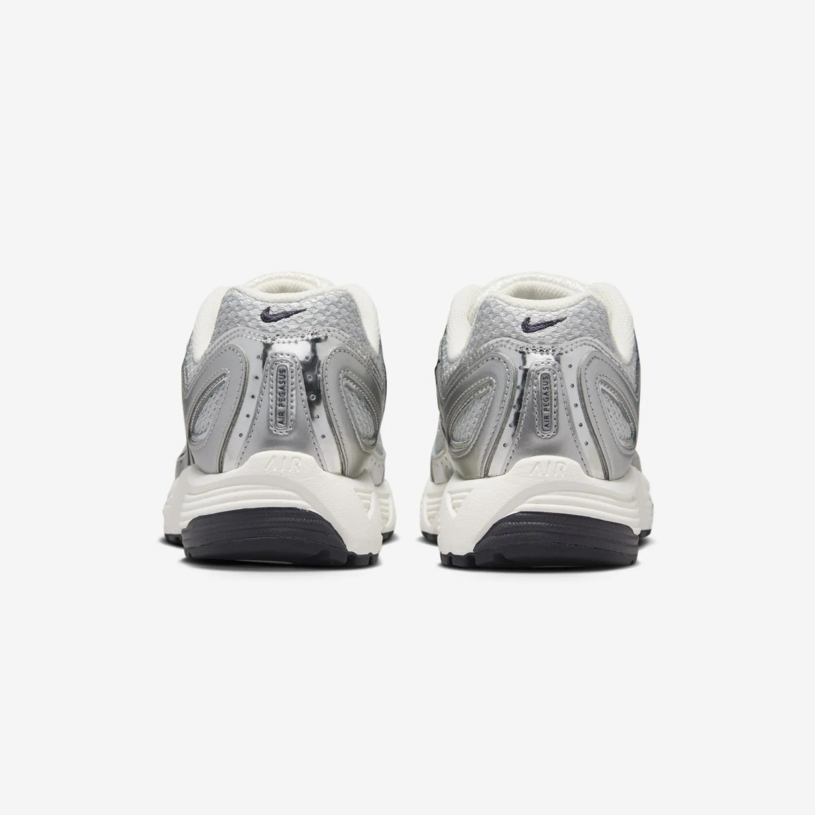 Nike Air Peg 2K5 Photon Dust / Chrome HJ7310-025