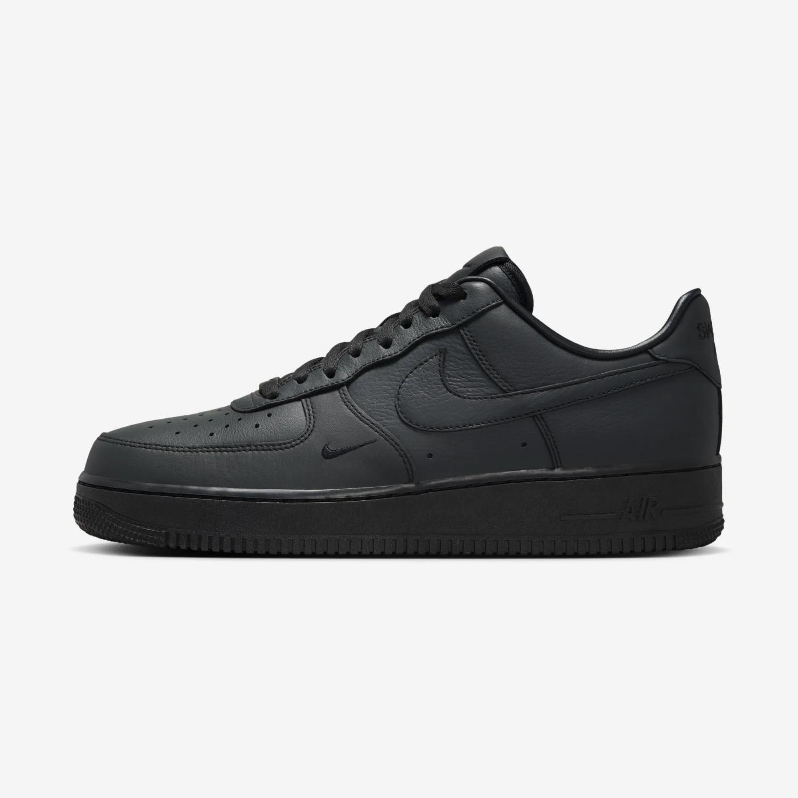 Nike Air Force 1 Low “Triple Black .SWOOSH”