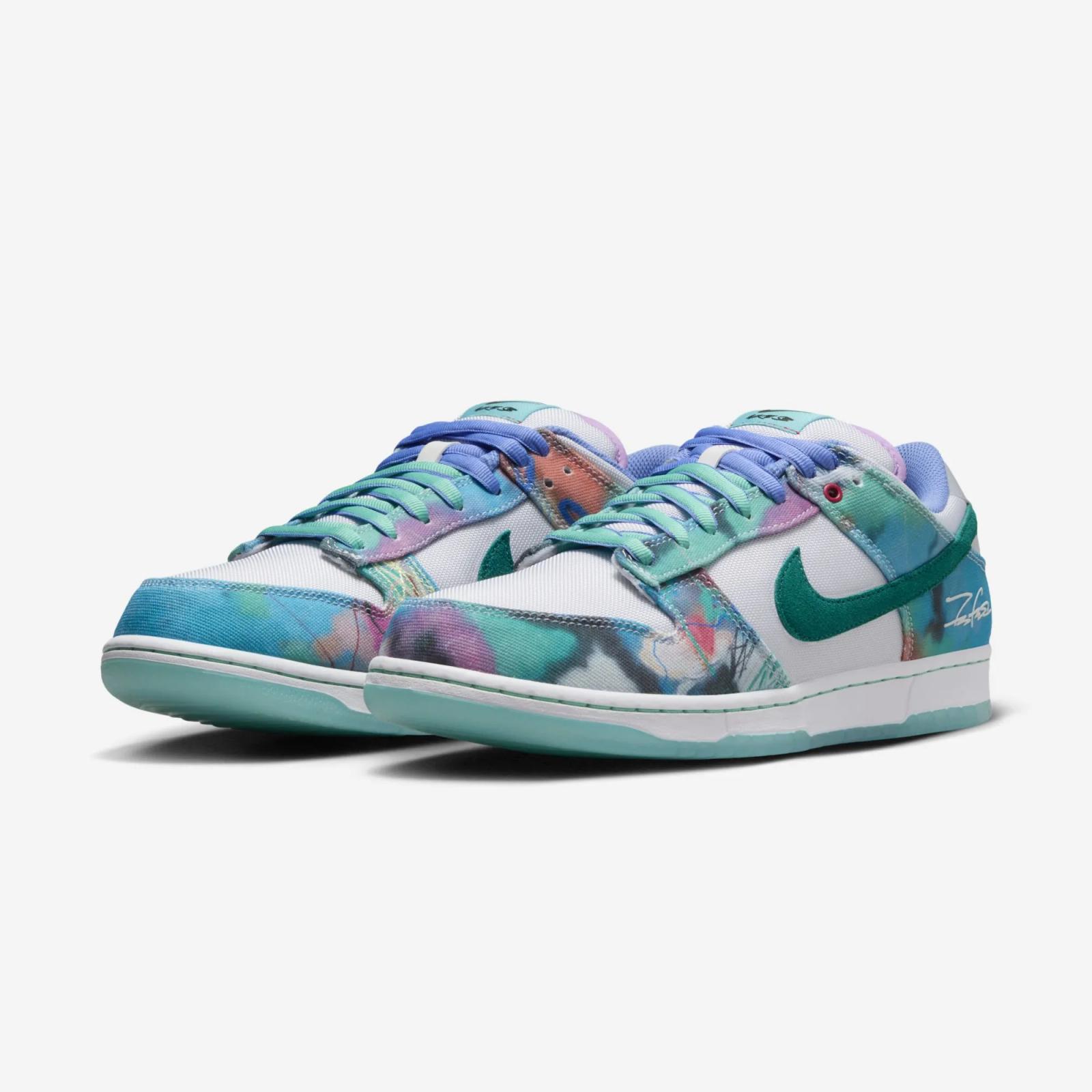 Futura Laboratories x Nike SB Dunk Low OG QS Bleached Aqua HF6061-400