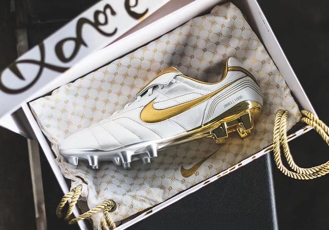Nike Premier 4 "Ronaldinho R10" 2024 White/Metallic Gold