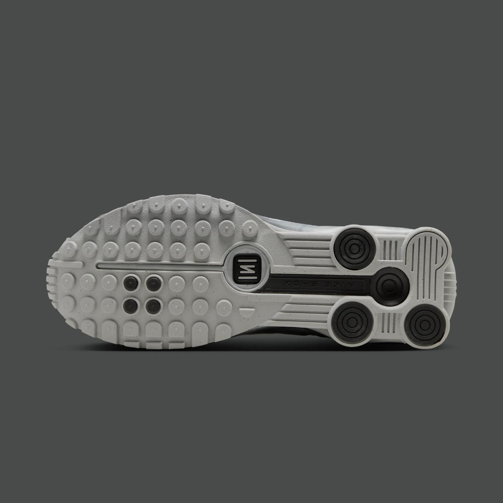 Nike Shox R4 "Light Smoke Grey" drops in 2026