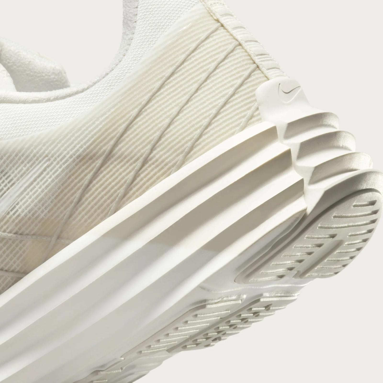 Nike Lunar Roam Summit White / Light Bone DV2440-100