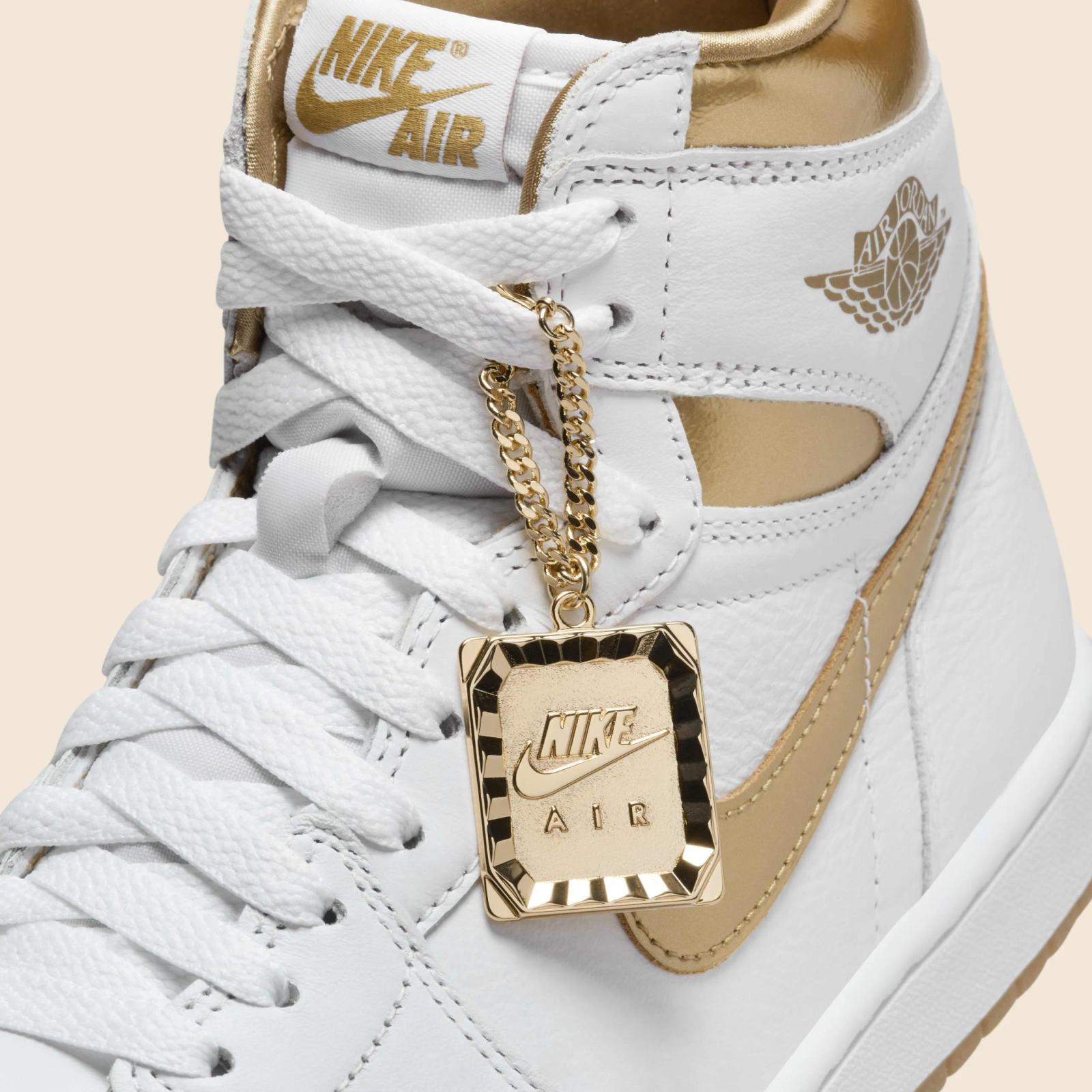 Air Jordan 1 Retro High OG Metallic Gold