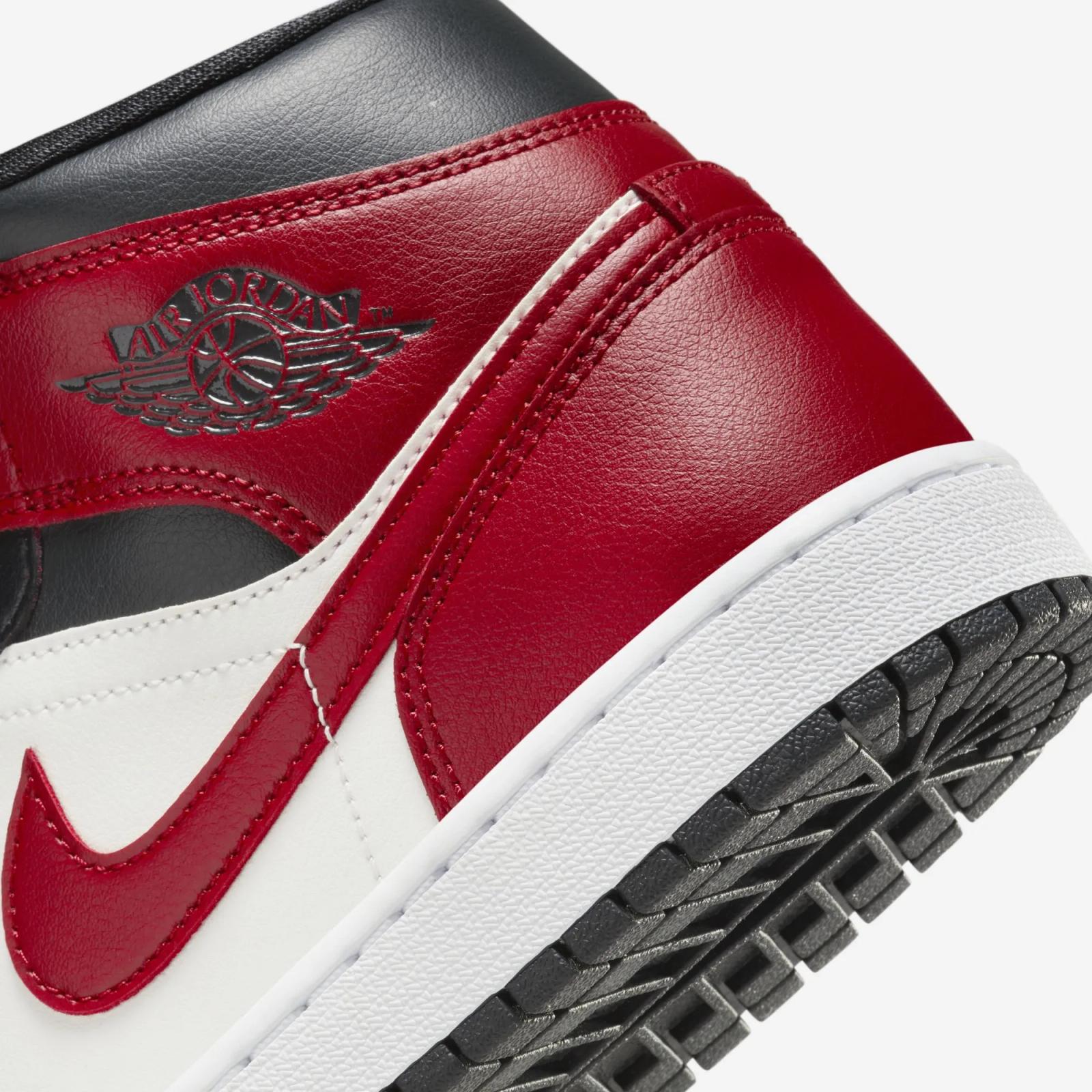 Air Jordan 1 Mid WMNS Black Toe