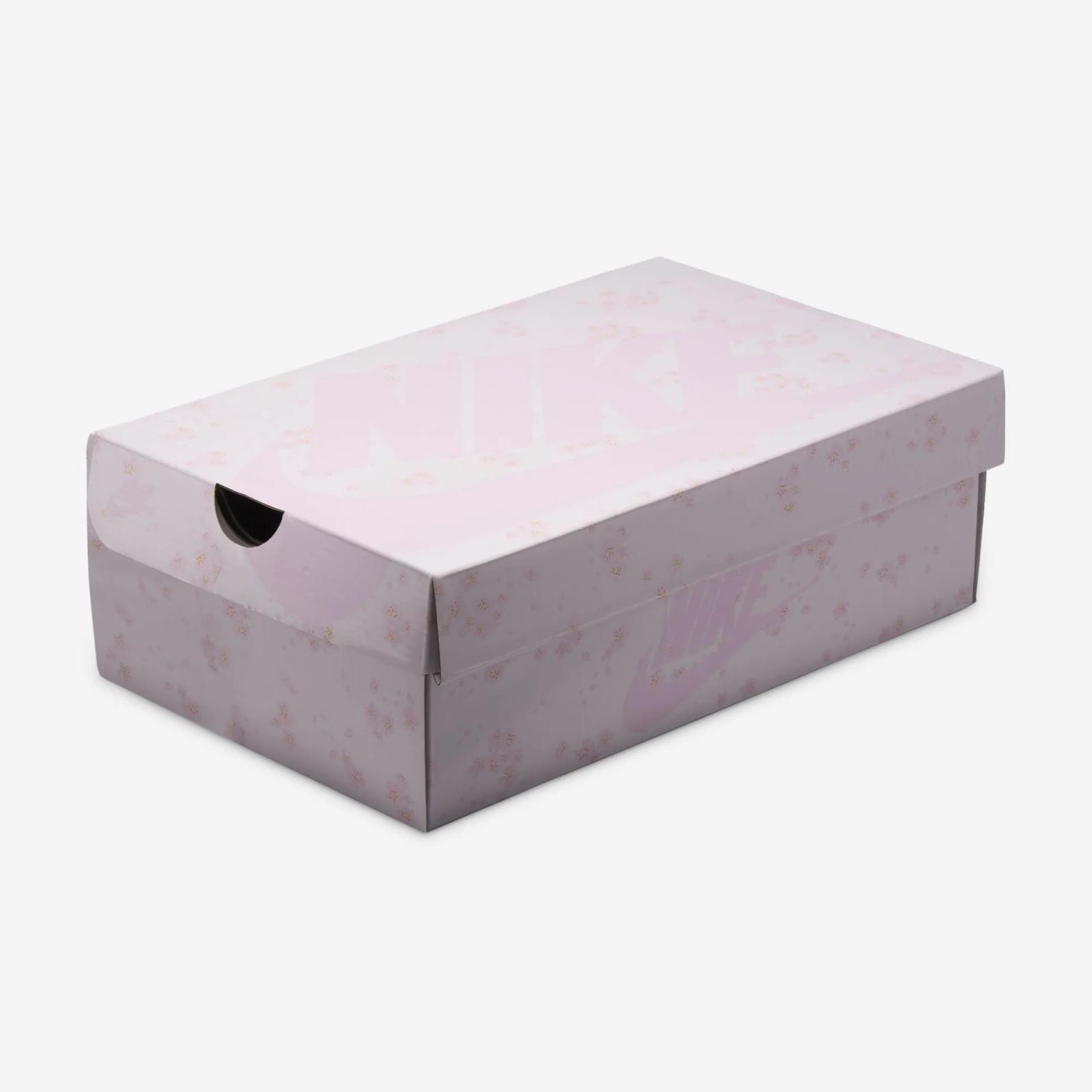 Nike Shox R4 Sakura / Regal Pink IB8872-600 Release Date 2025