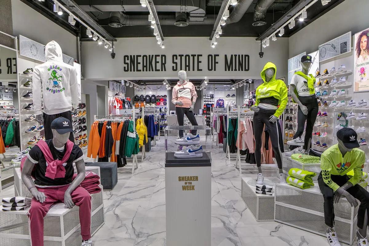 Buzz Sneakers AFI Brasov Romania