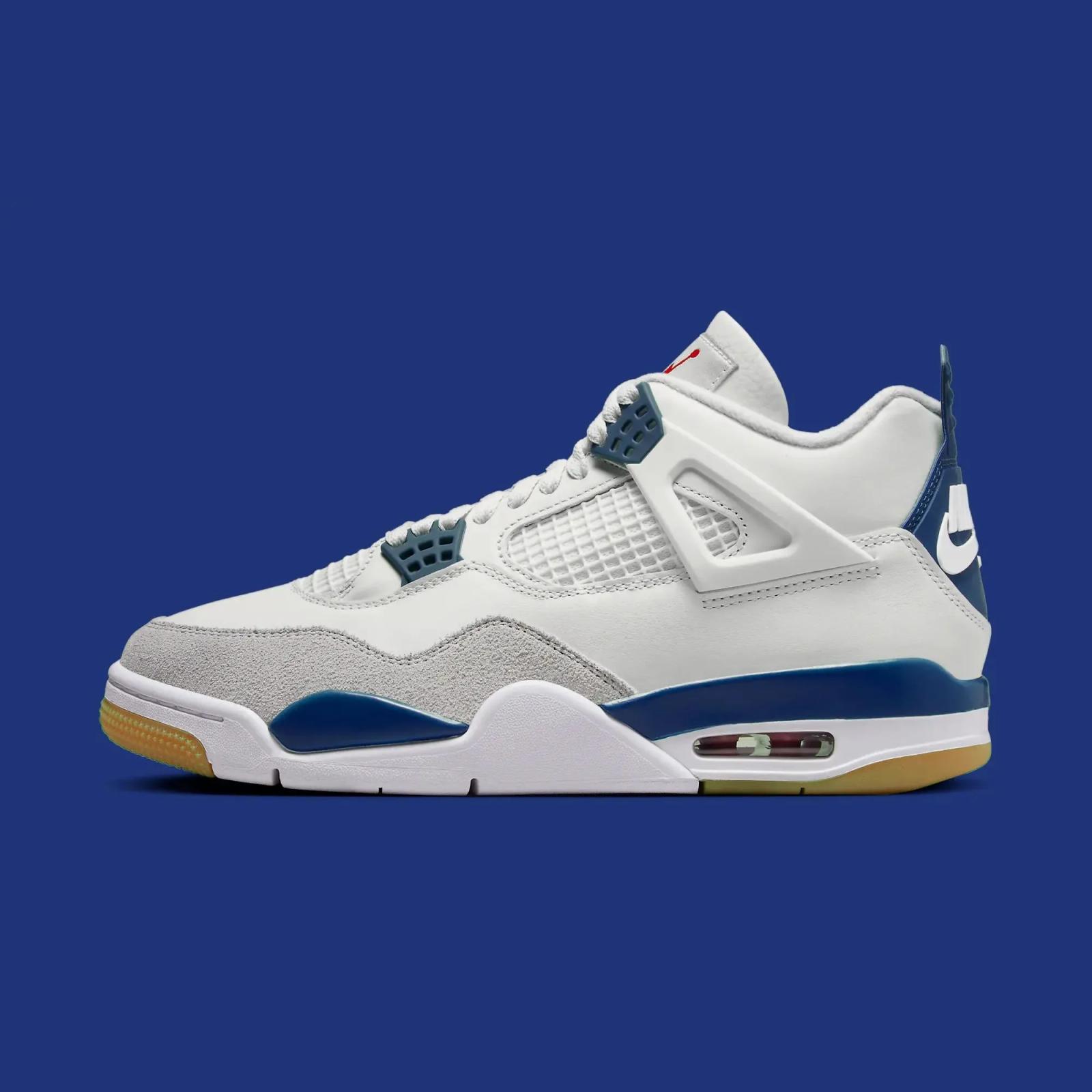 Nike SB x Air Jordan 4 Retro White / Navy DR5415-100