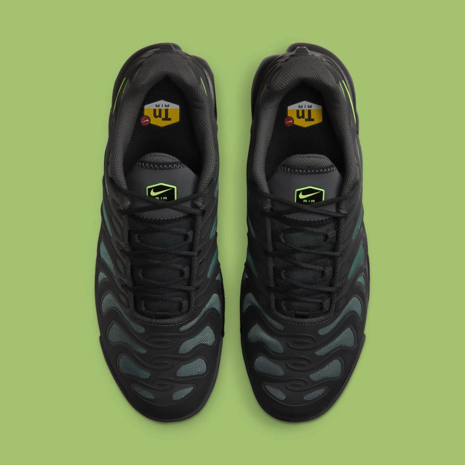 Nike Air Max Plus Drift Black Volt