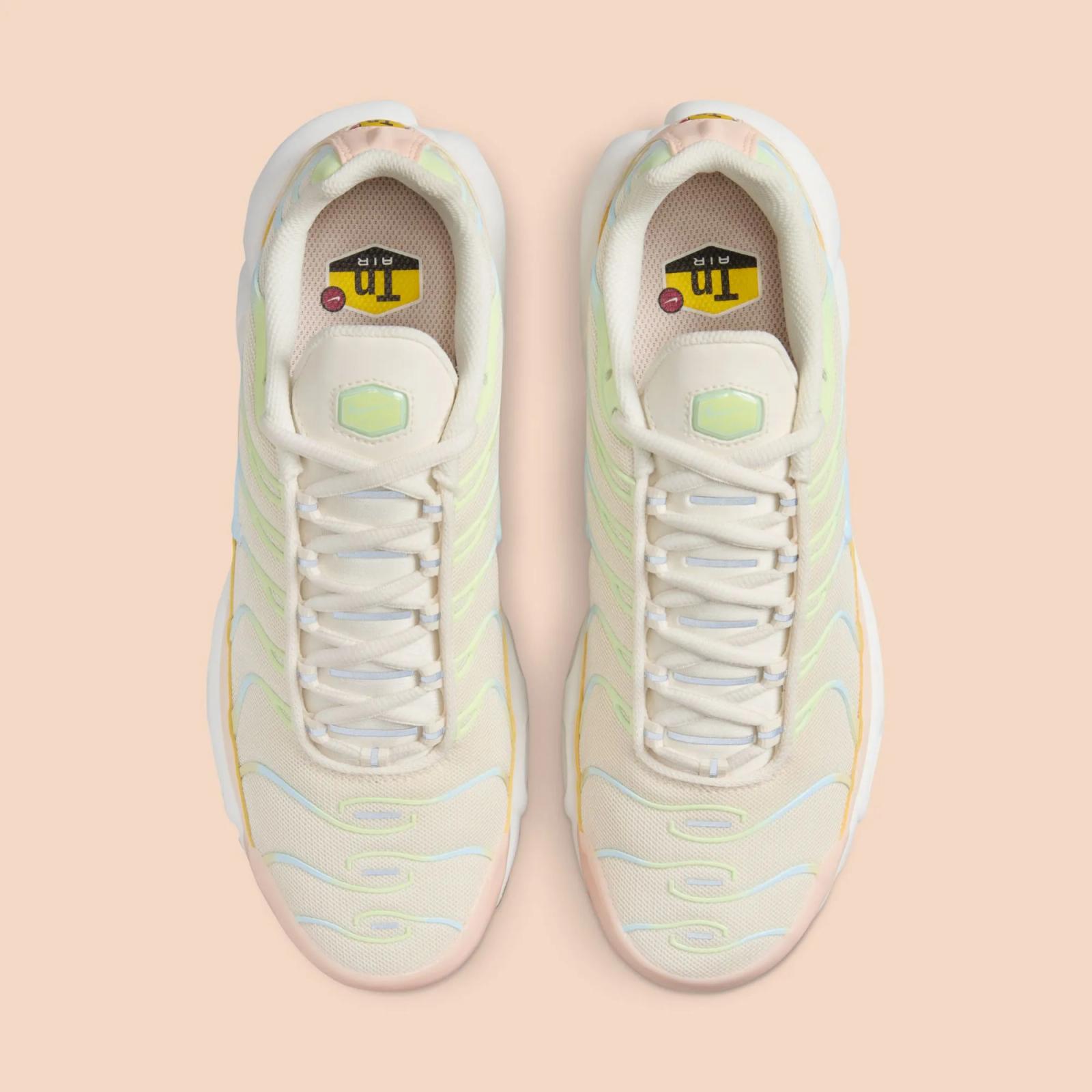 Nike Air Max Plus Crimson Tint / Glacier Blue DZ3671-800