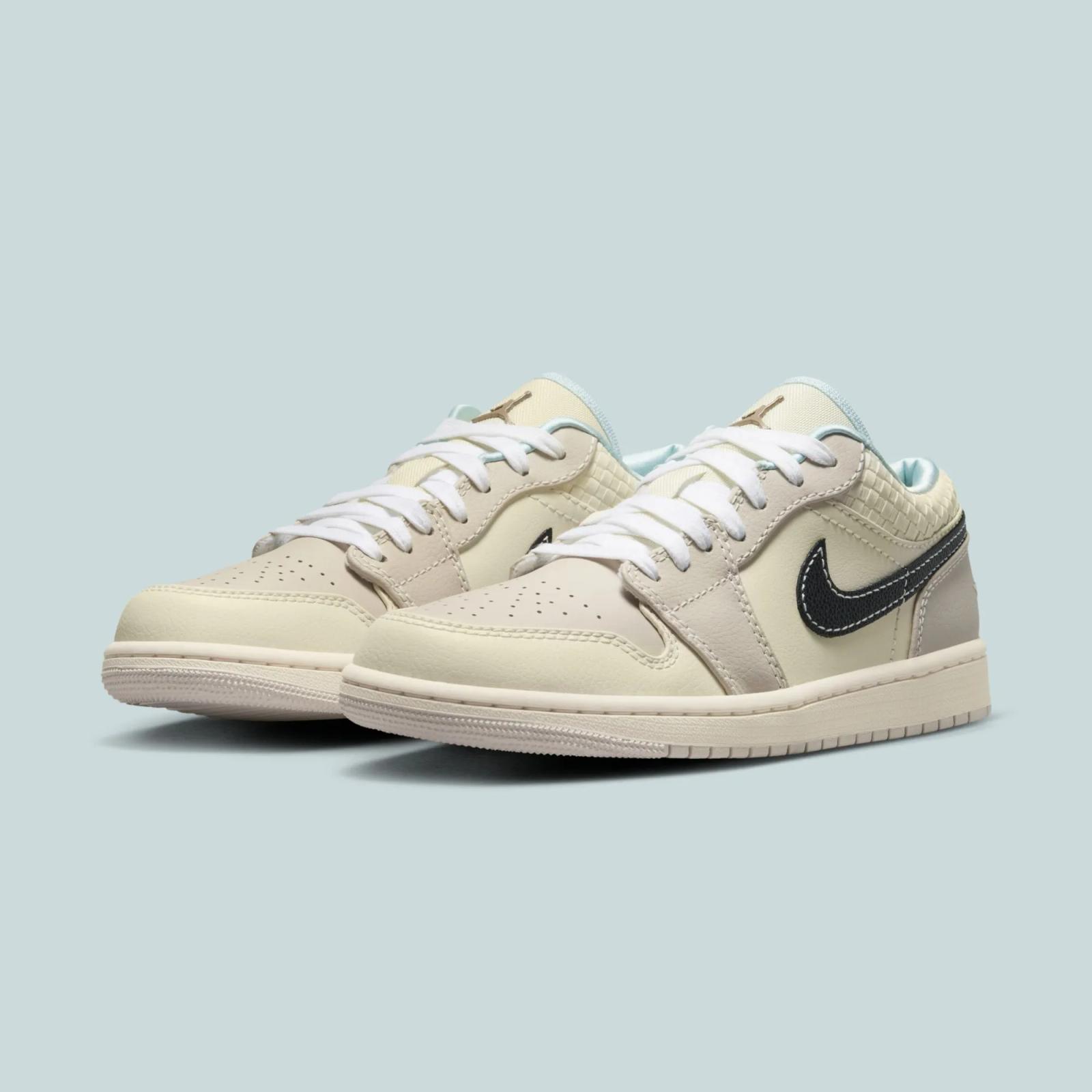 Air Jordan 1 Low SE Muslin / Glacier Blue HQ3440-101