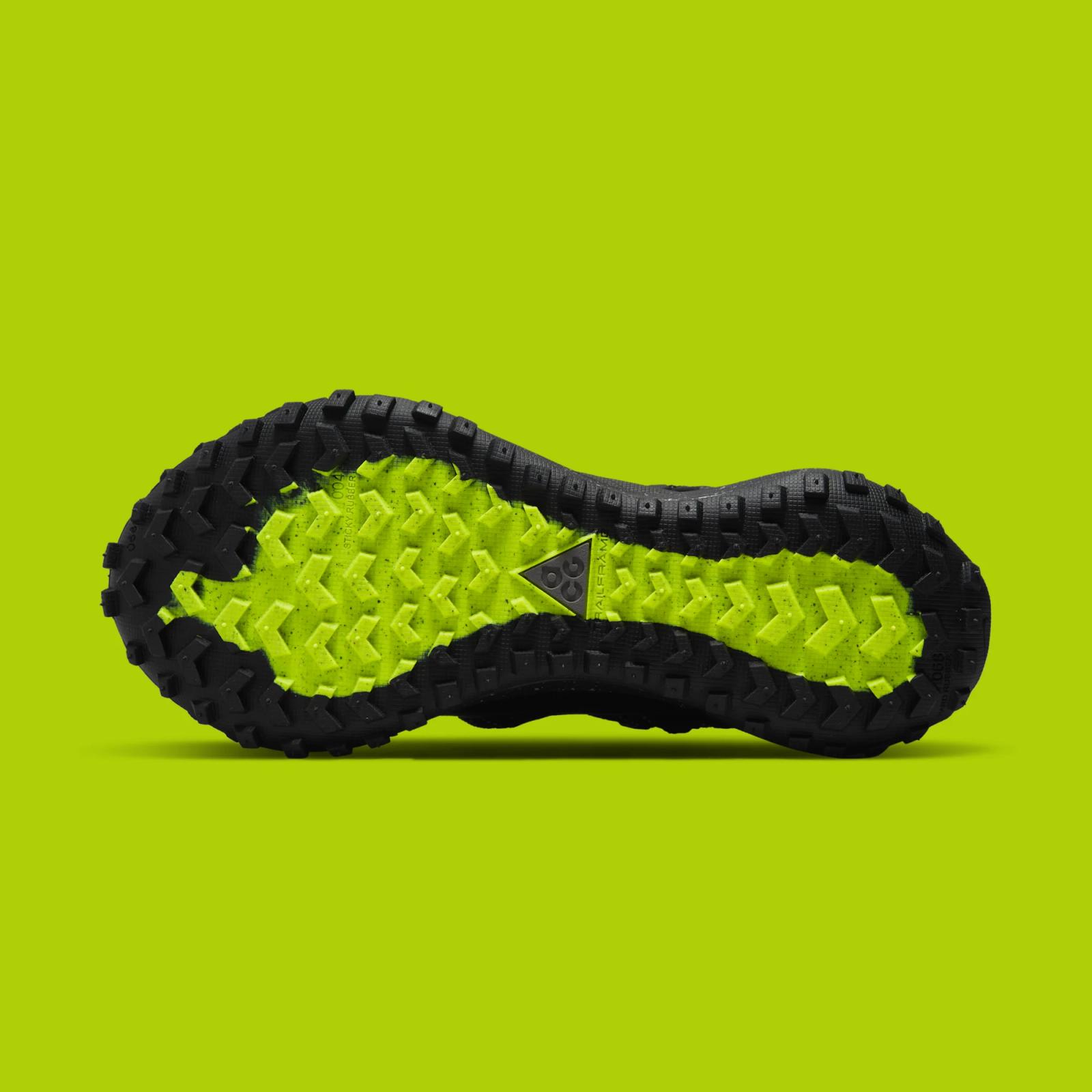 Nike ACG Mountain Fly Low Gore-Tex SE "Dark Smoke Grey" returns in 2027