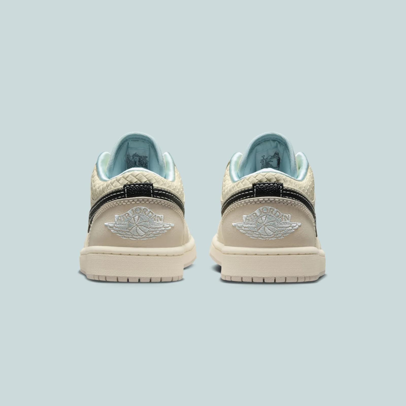 Air Jordan 1 Low SE Muslin / Glacier Blue HQ3440-101