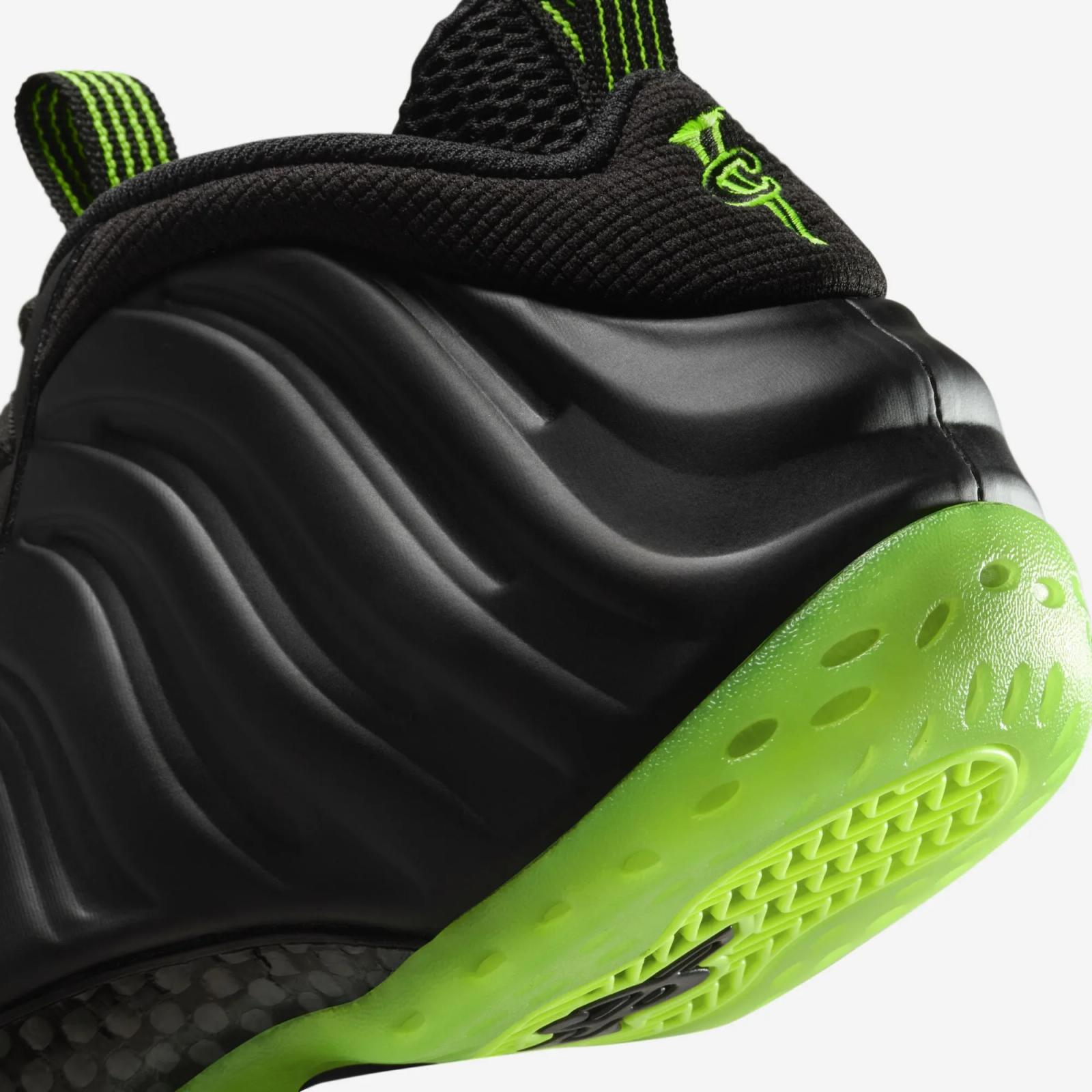 Nike Air Foamposite One Black / Volt HF2902-001