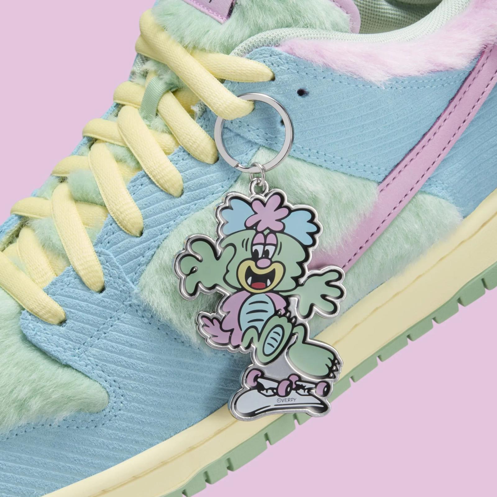 Verdy x Nike SB Dunk Low Pro Visty FN6040-400