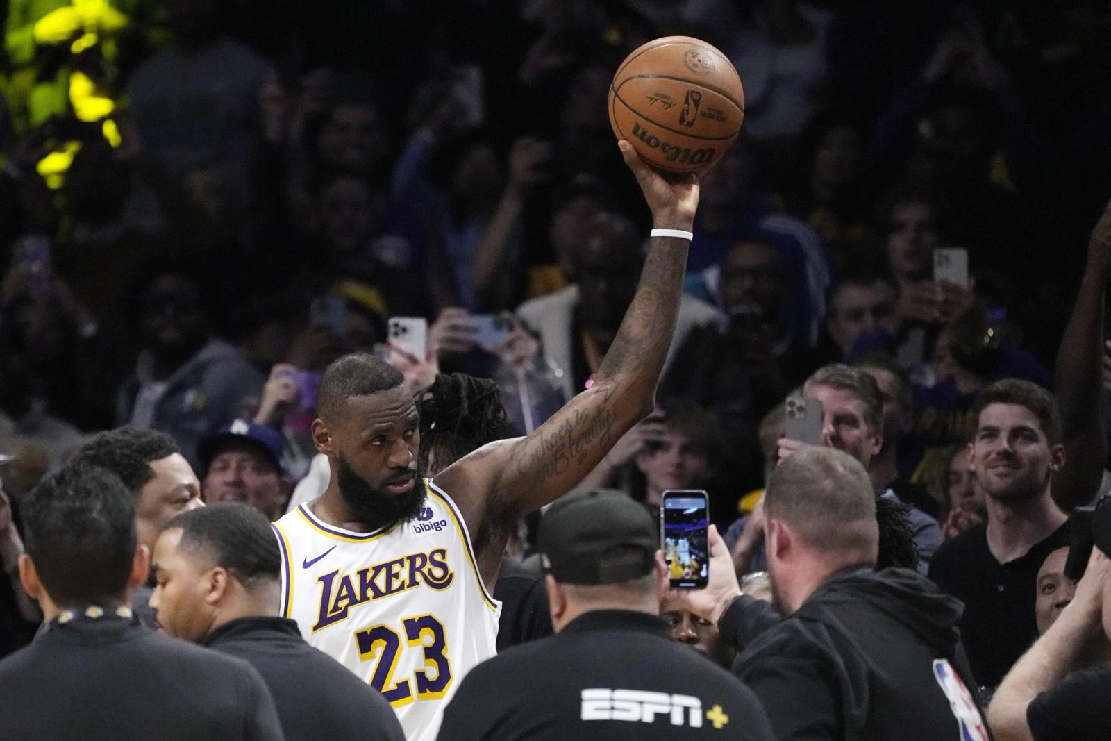 LeBron James Becomes First NBA Player To Score 40,000 Points