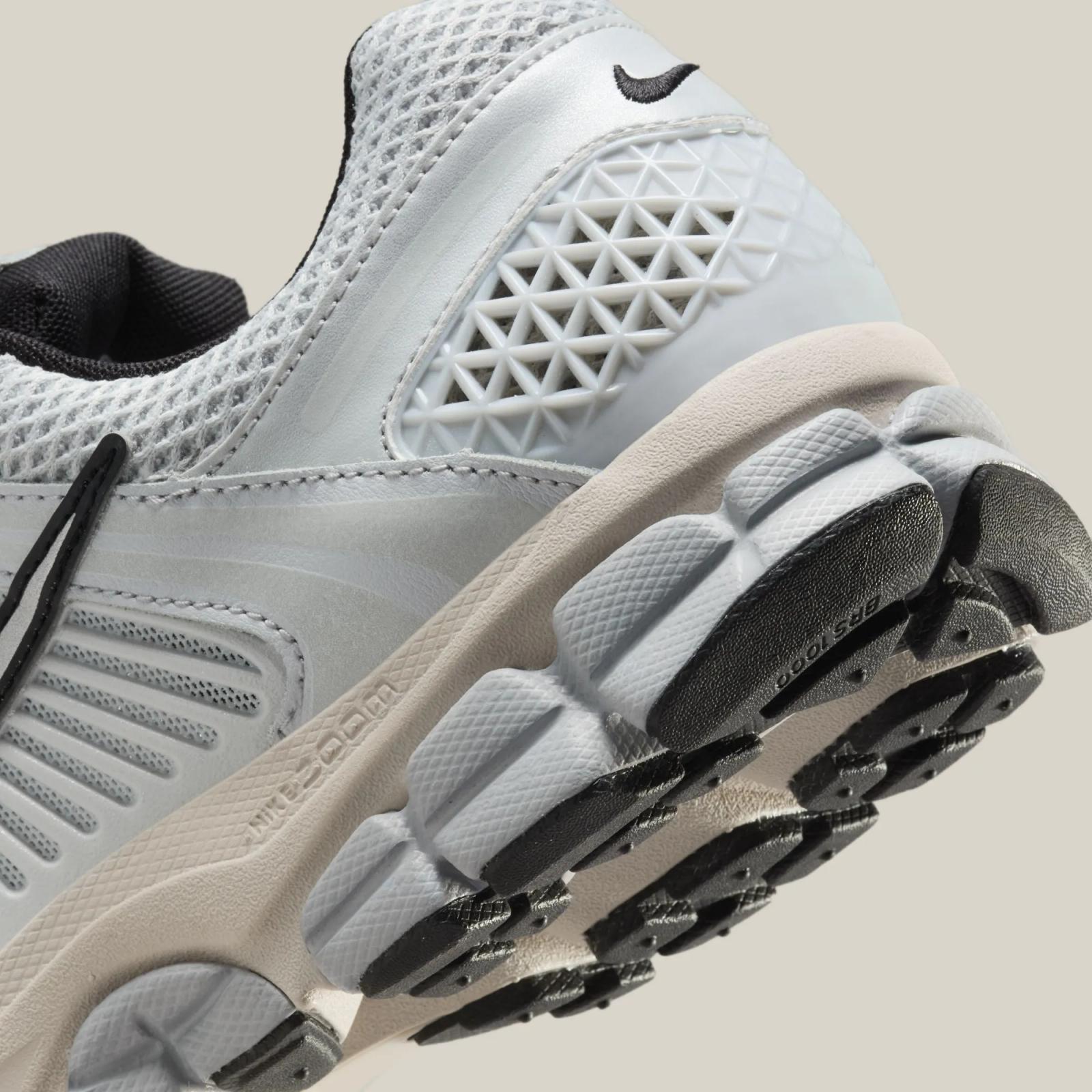 Nike Zoom Vomero 5 Pure Platinum / Chrome FN6742-002