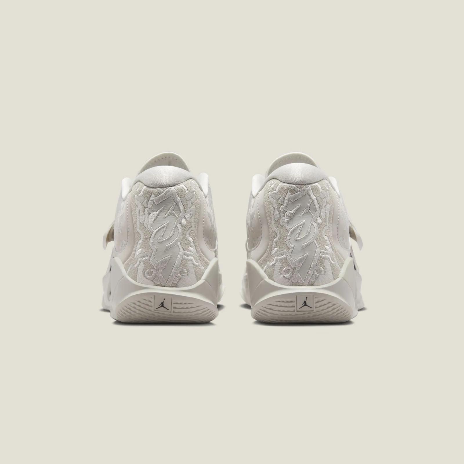 Jordan Zion 3 SE Light Bone FN1714-040
