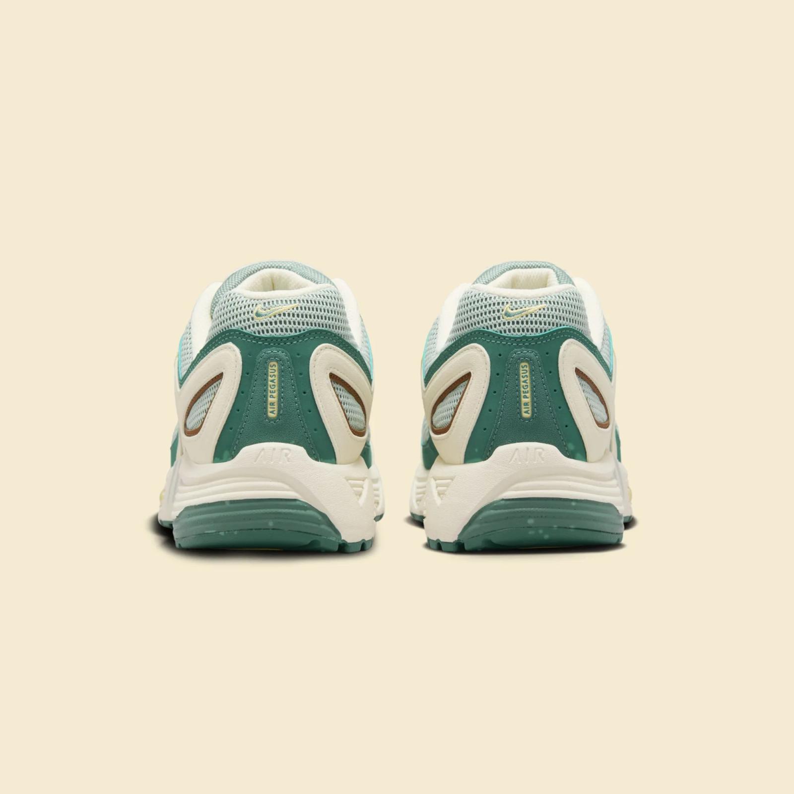 Nike Air Peg 2K5 Coconut Milk FZ2590-100